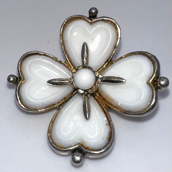 Coro vintage gold tone true gripoix poured white milk glass 4 leaf clover brooch - Picture 1 of 9